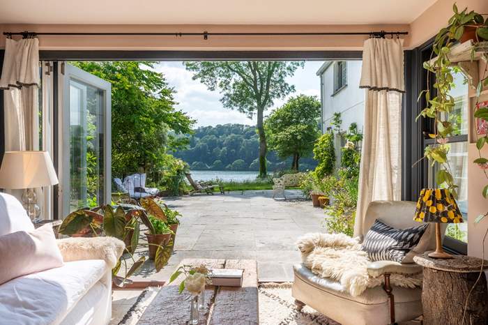 Penfoye is a 3 bedroom, dog friendly cottage with sea views near Fowey, Cornwall.