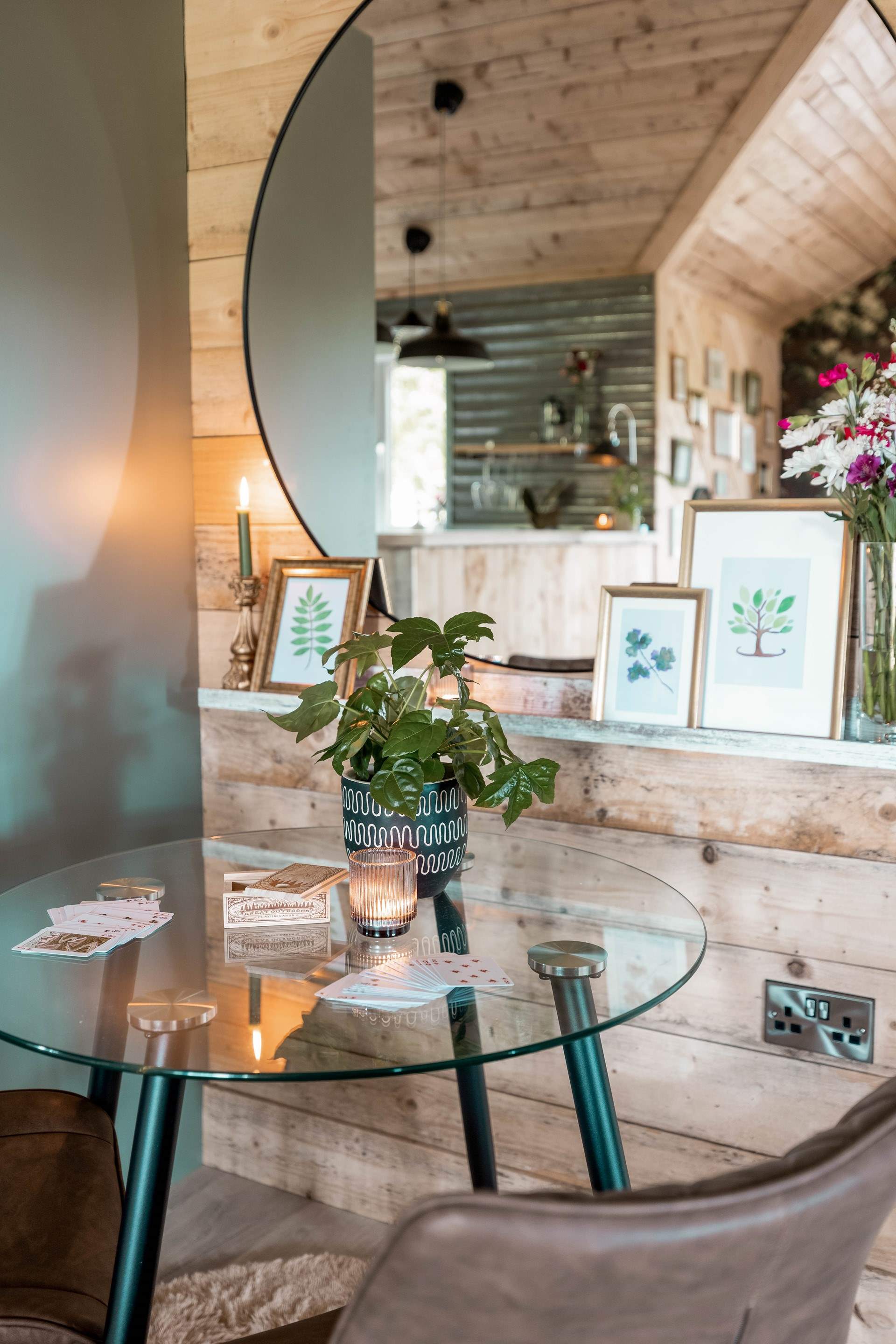 If the weather isn't so kind, enjoy a meal together at the dining-table. 