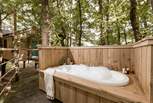 Soak in the al fresco tub as you listen to the sweet sound of birdsong.