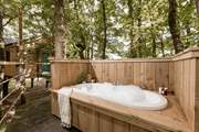 Soak in the al fresco tub as you listen to the sweet sound of birdsong.