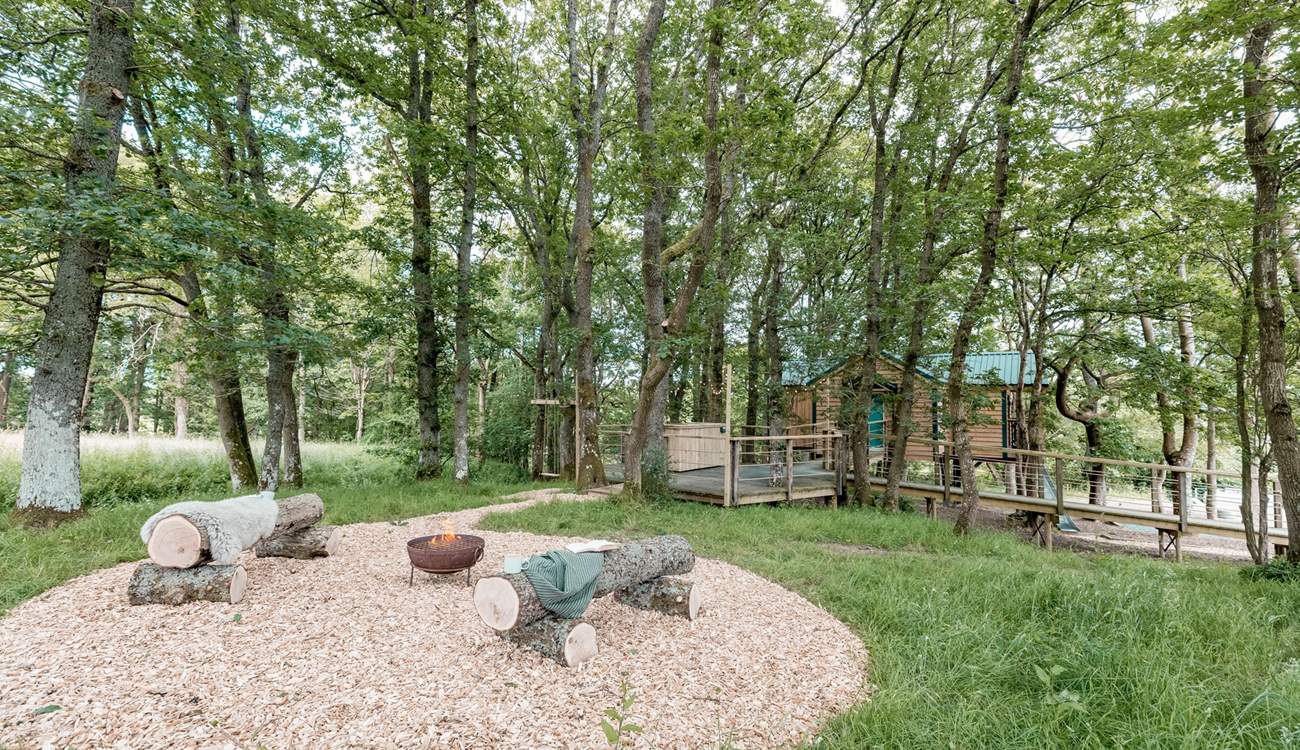 The outside space gets better with a rustic fire-pit barbecue, where you can toast marshmallows under the moonlight. 