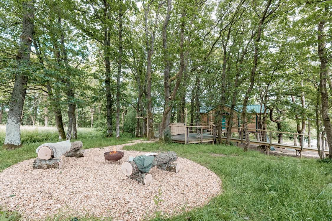 The outside space gets better with a rustic fire-pit barbecue, where you can toast marshmallows under the moonlight.