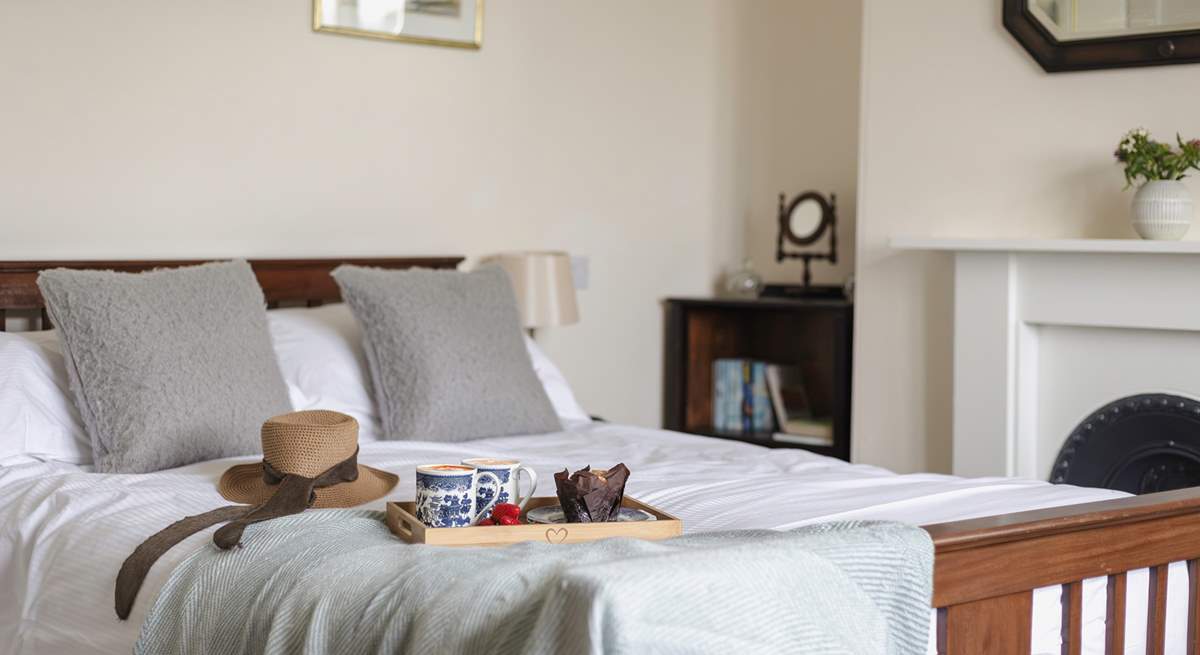 Another cosy bedroom.