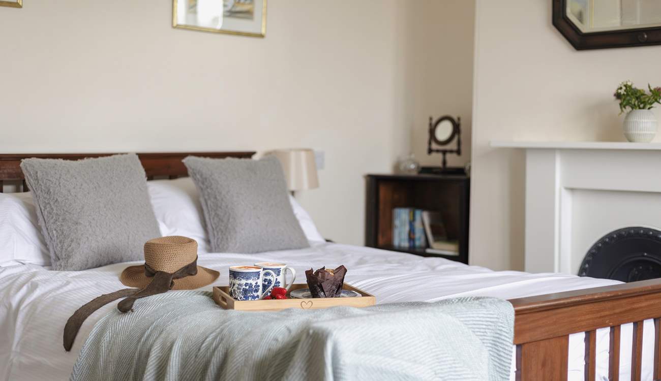 Another cosy bedroom.