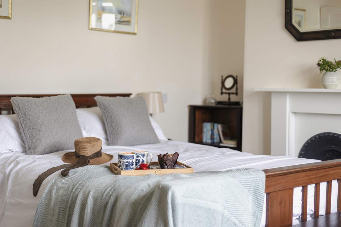 Another cosy bedroom.