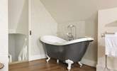 Relax in this luxurious free-standing bath. - Thumbnail Image