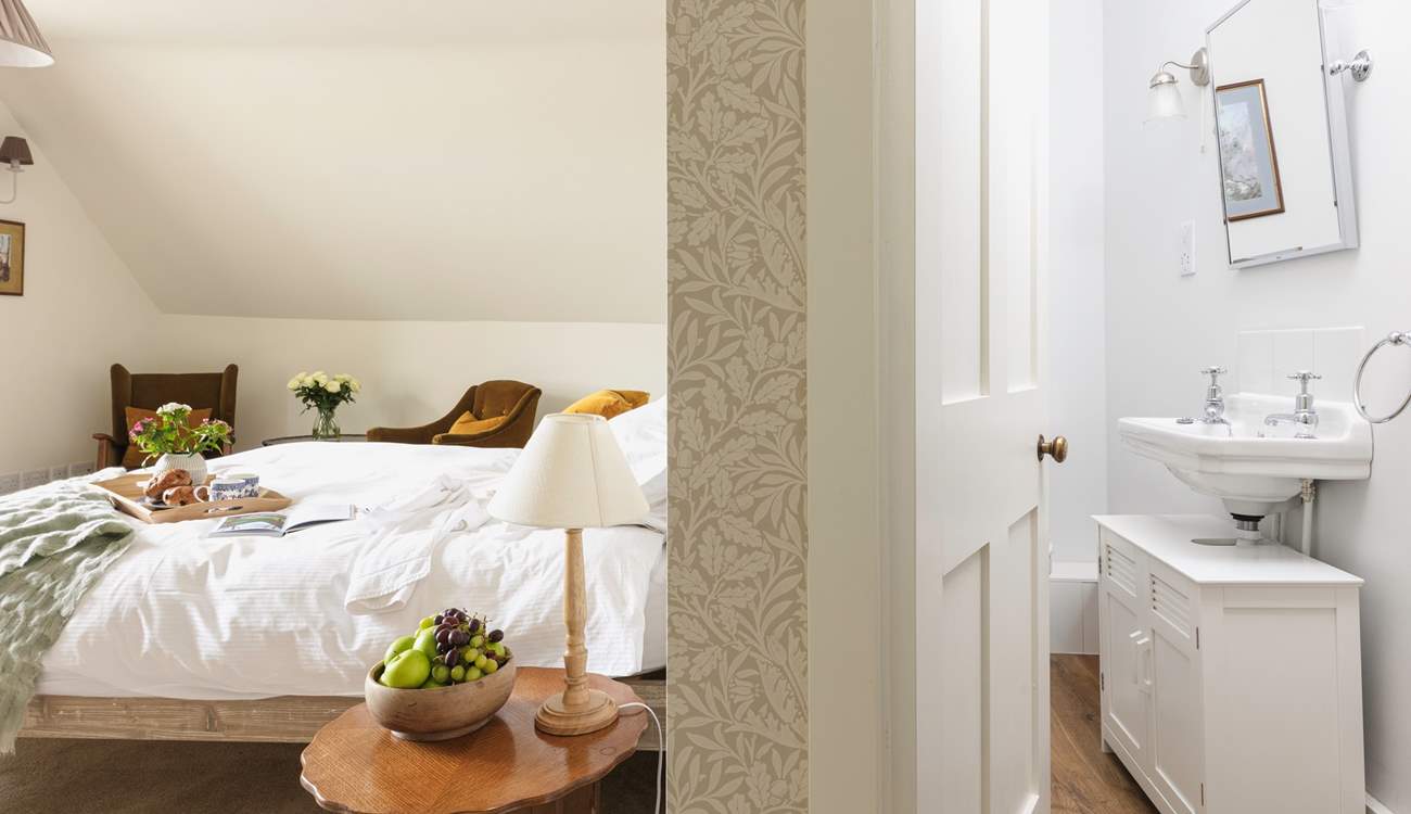 This room has its own private cloakroom.