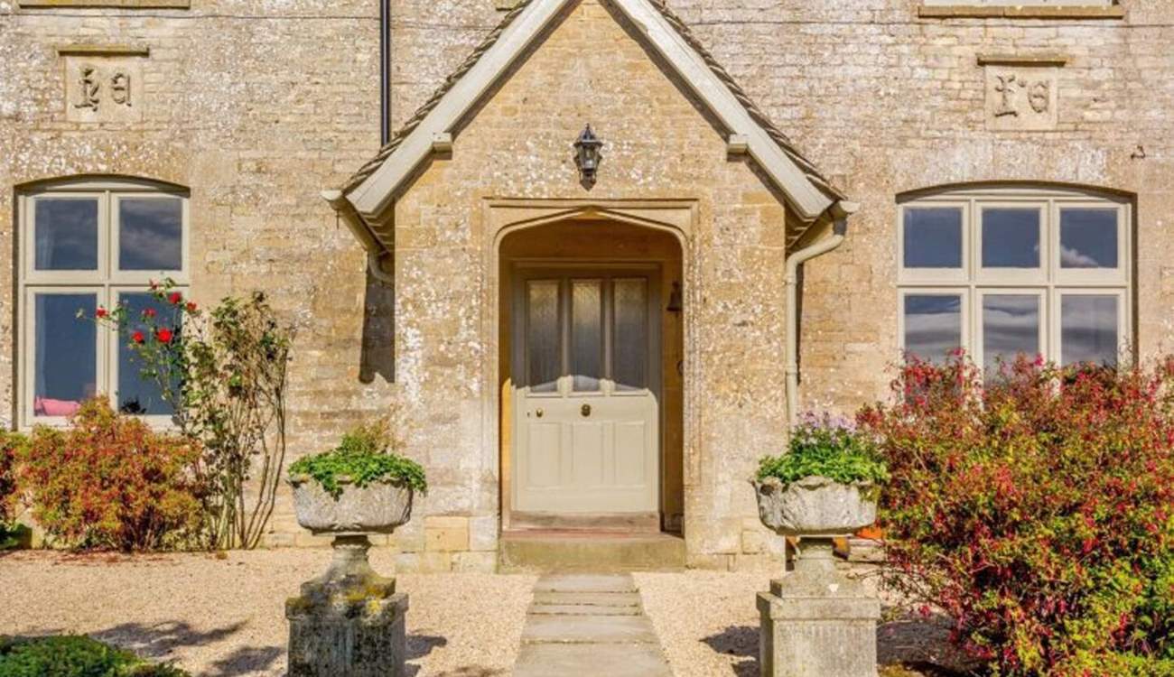 The palace has a wonderfully grand entrance.