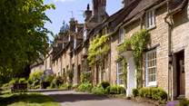 Burford is one of the most picturesque towns in the Cotswolds, with its medieval bridge, stone houses and ancient church. 