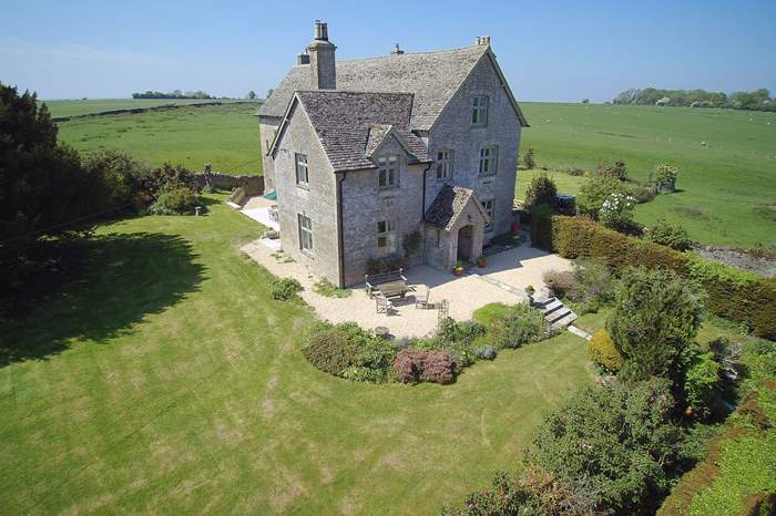 King John's Palace is a 6 bedroom self catering home near Burford