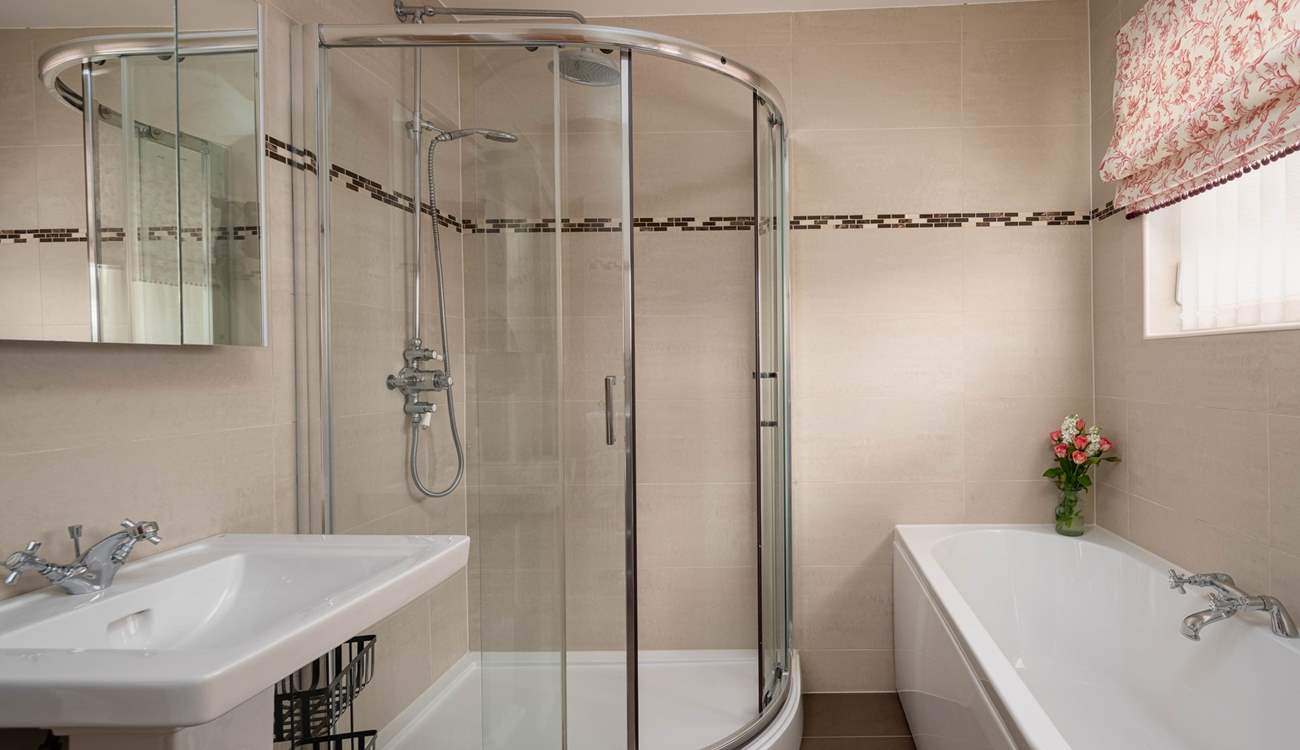 Family bathroom on the first floor. 