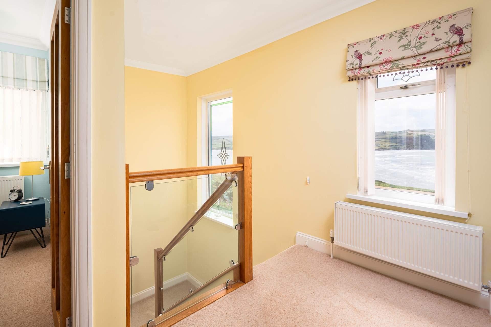 The endless sea is just across the road. 