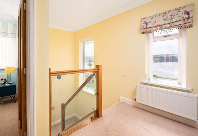 The endless sea is just across the road. 