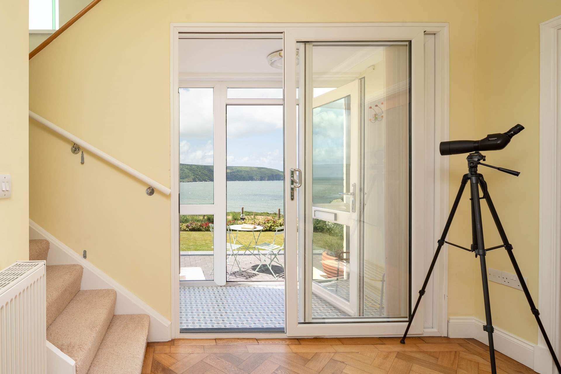 Gorgeous light and airy accommodation in a spectacular location. 