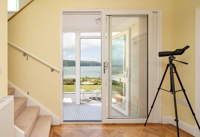 Gorgeous light and airy accommodation in a spectacular location. 