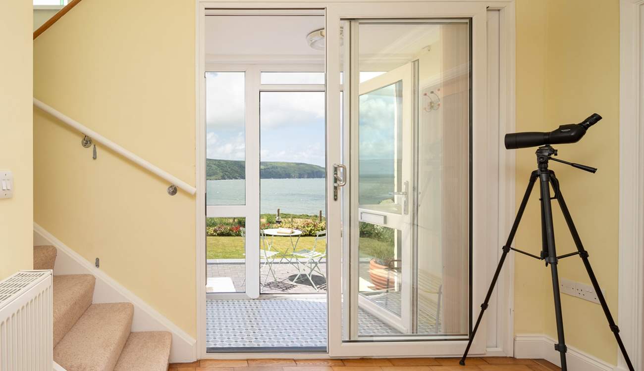 Gorgeous light and airy accommodation in a spectacular location. 