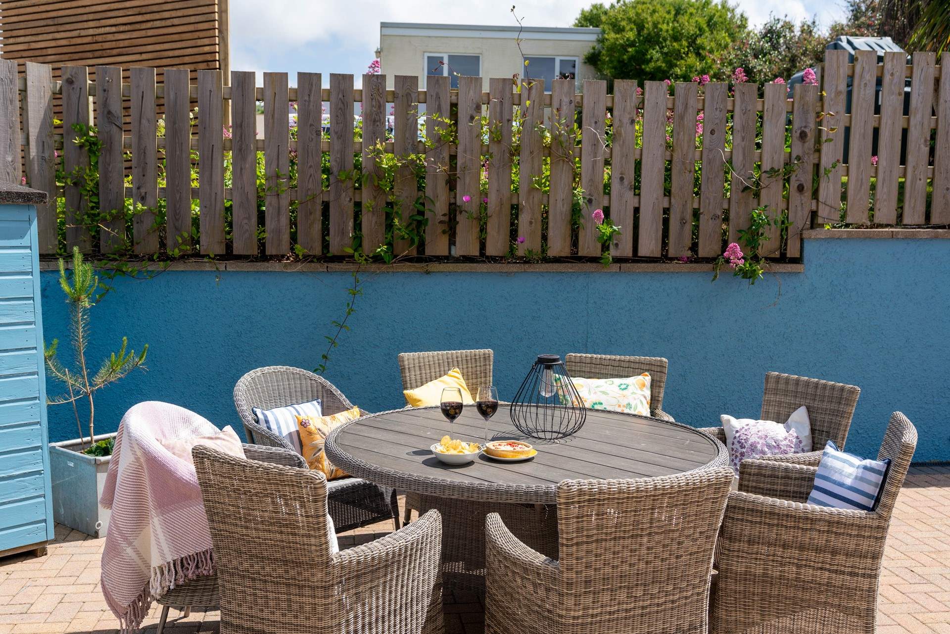 Take lunch in the sunshine or dinner under the stars. 