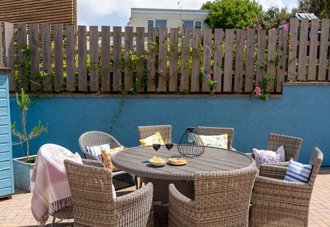 Take lunch in the sunshine or dinner under the stars. 