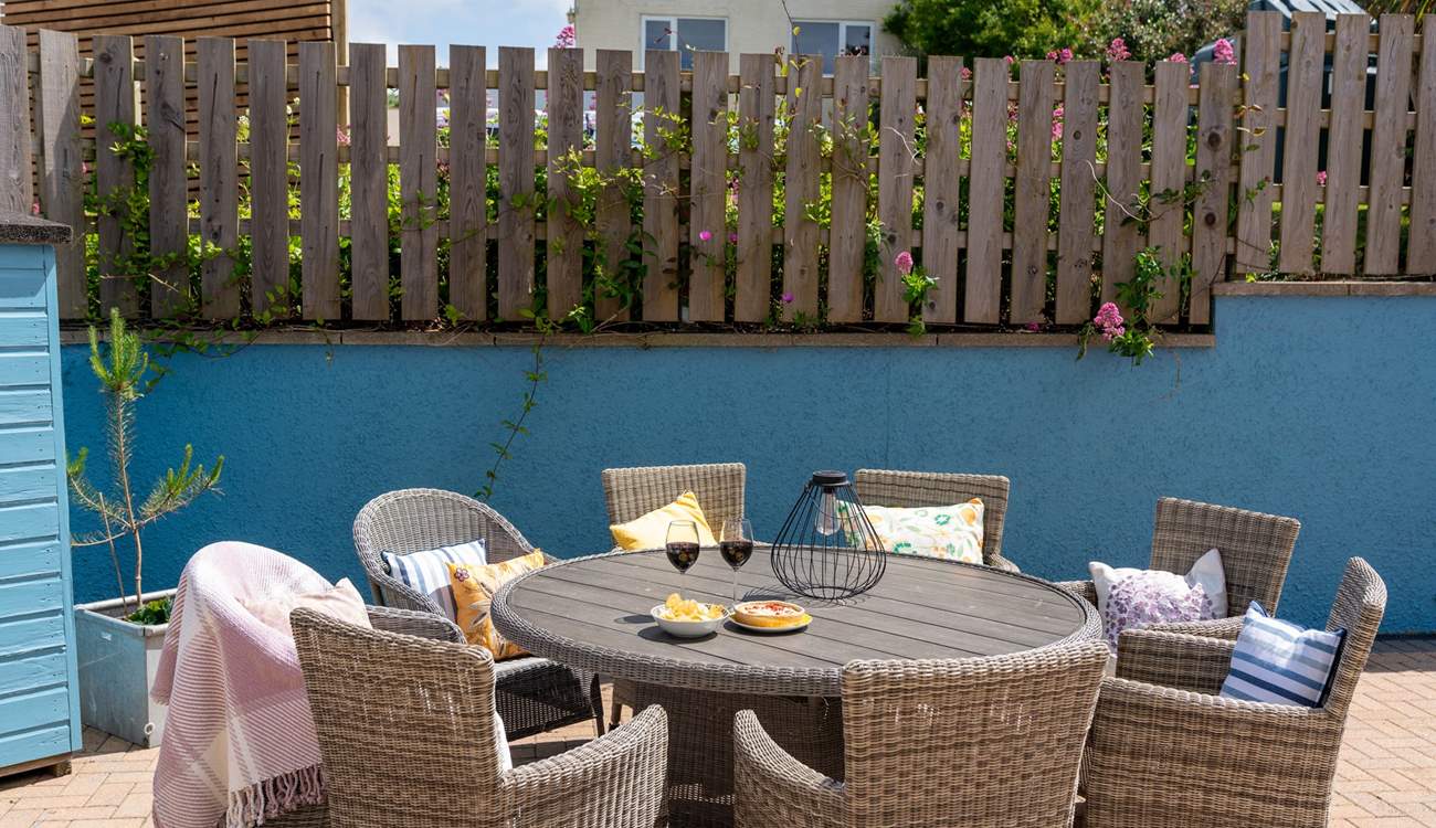 Take lunch in the sunshine or dinner under the stars. 