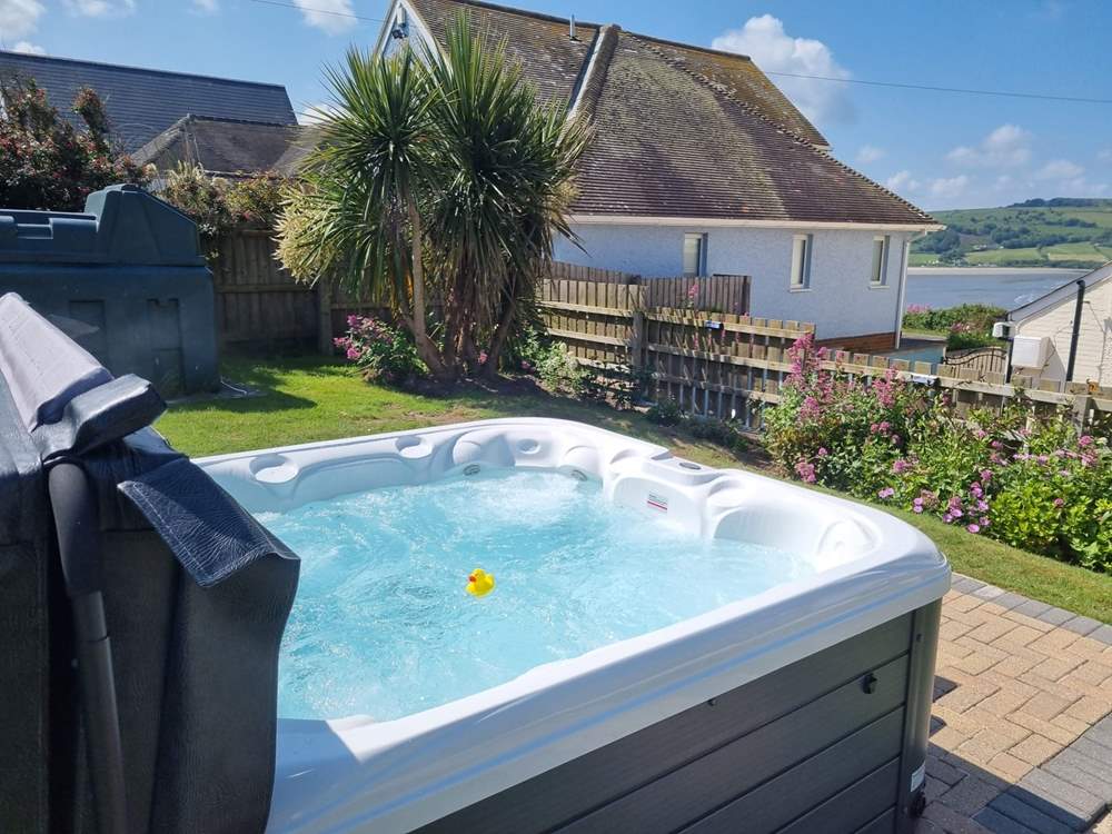 Relax in the luxurious hot tub, taking in the view. Please note, the hot tub is not available during the months of November, December (apart from the Christmas week) and January.