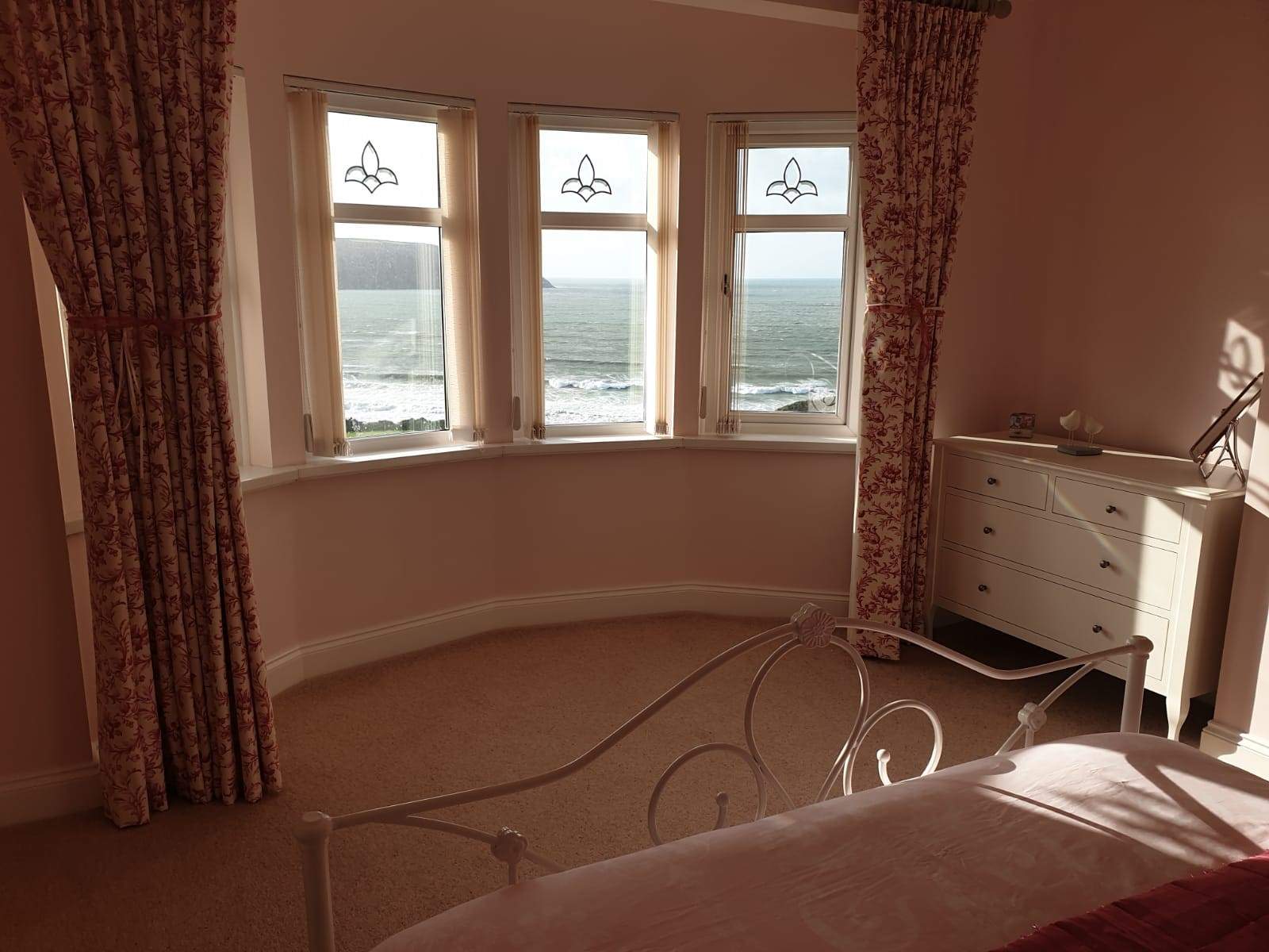 Imagine waking up to this spectacular view. 