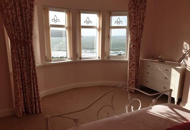 Imagine waking up to this spectacular view. 