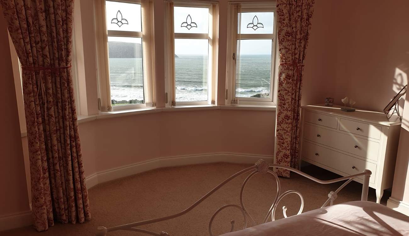 Imagine waking up to this spectacular view. 