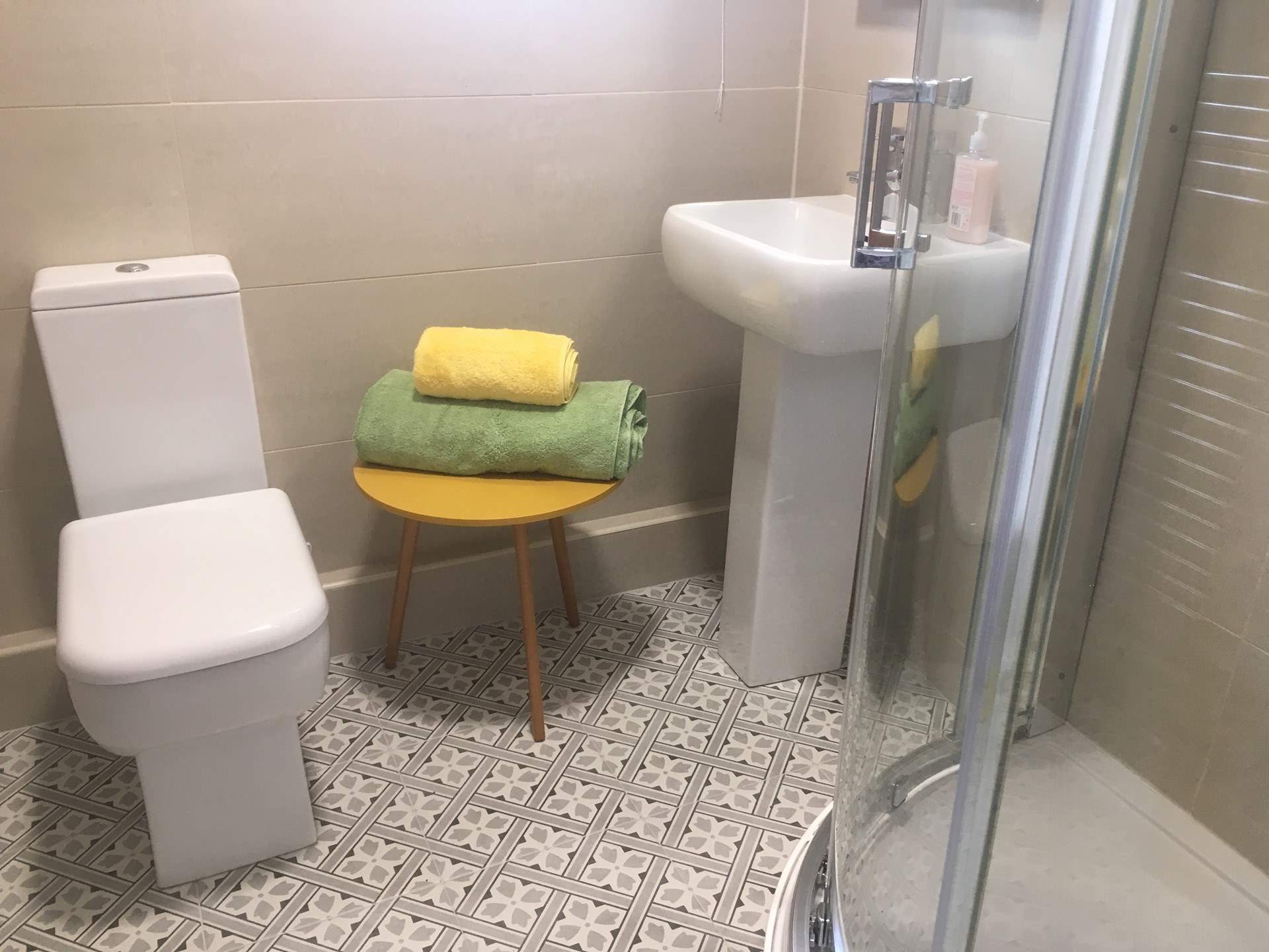 Stylish shower room on the ground floor. Ideal after a swim in the sea or a leisurely few hours in the hot tub. 