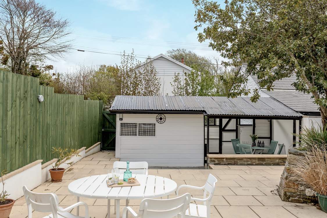 After a day out exploring north Cornwall enjoy sundowners at Rivendell Cottage.