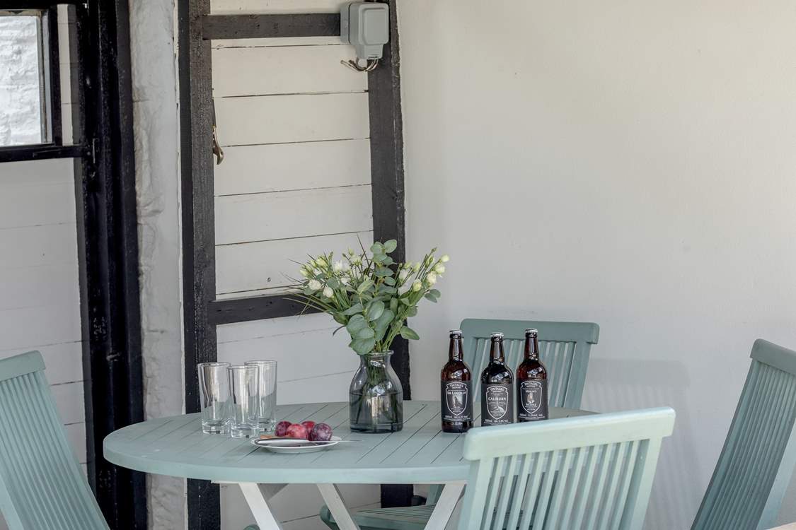 Purchase some supplies from the nearby brewery to enjoy in the courtyard garden.