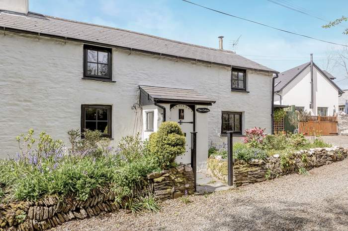 Rivendell Cottage,Sleeps 4 + cot, 3.8 miles NE of Camelford