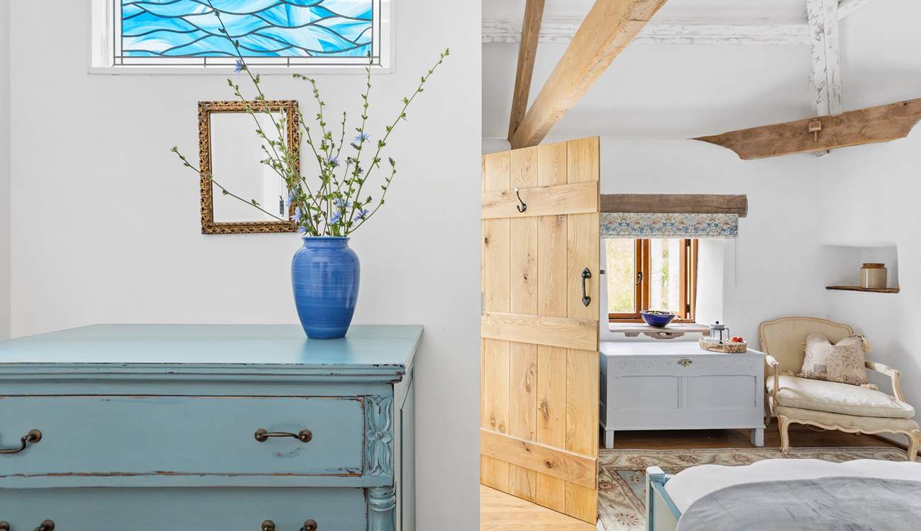 With views out across the garden towards the back of the barn.