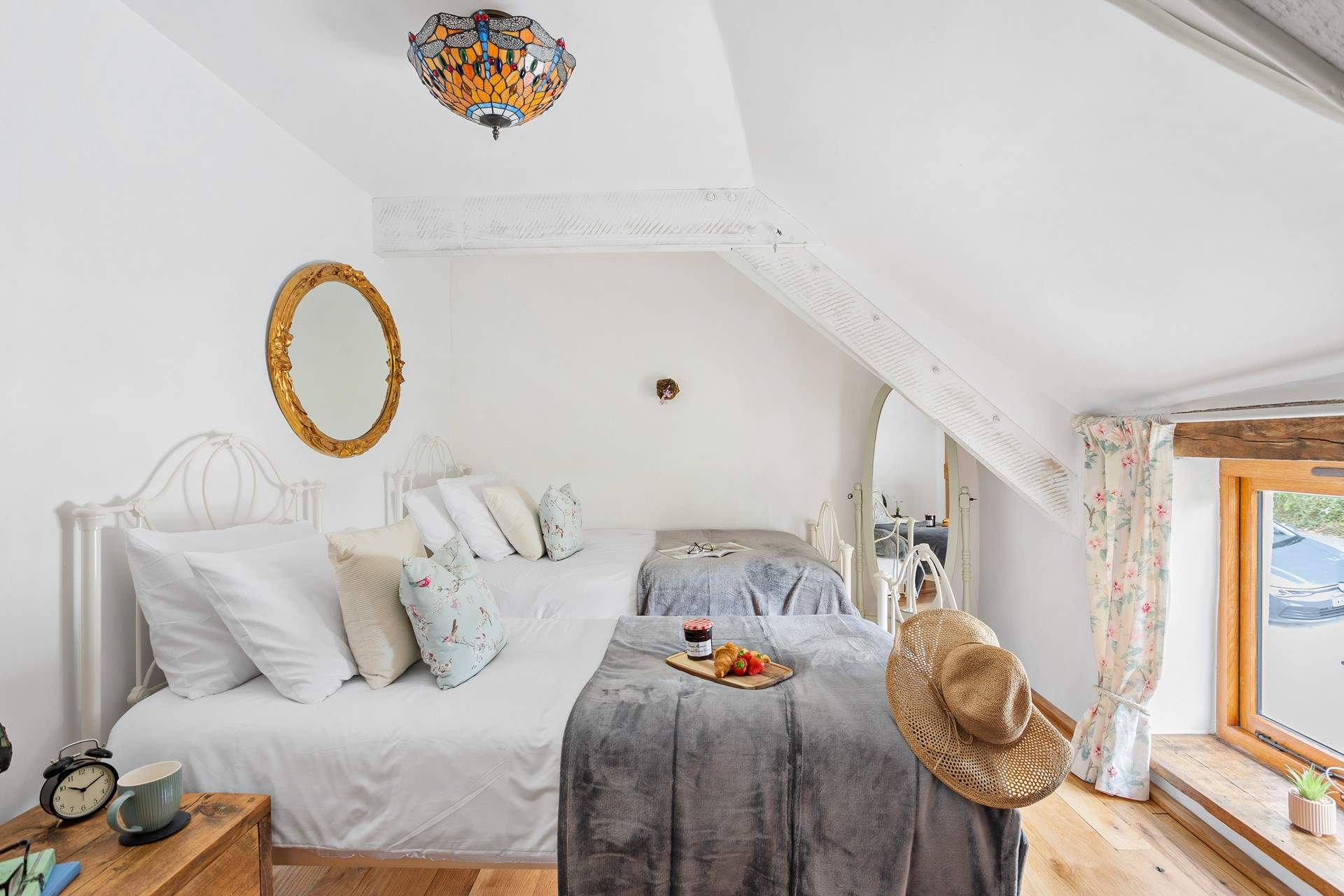 You will dream well in this pretty and relaxed room.