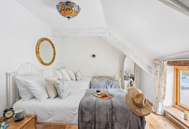 You will dream well in this pretty and relaxed room.
