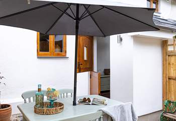 Enjoy the warm summer breeze with the stable-door open.