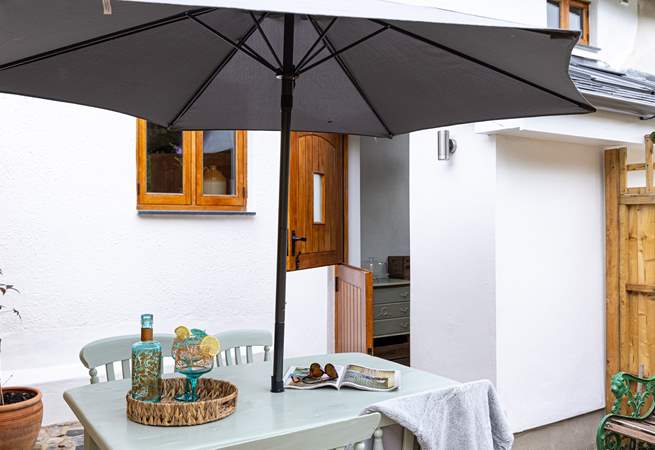 Enjoy the warm summer breeze with the stable-door open.