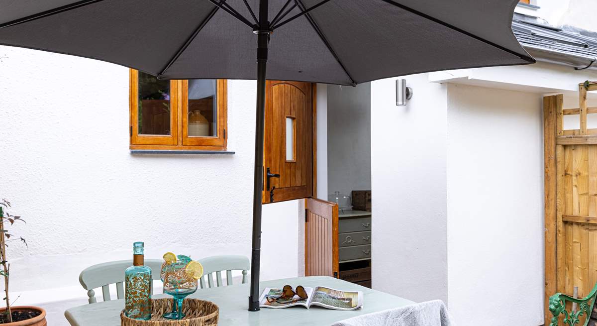 Enjoy the warm summer breeze with the stable-door open.