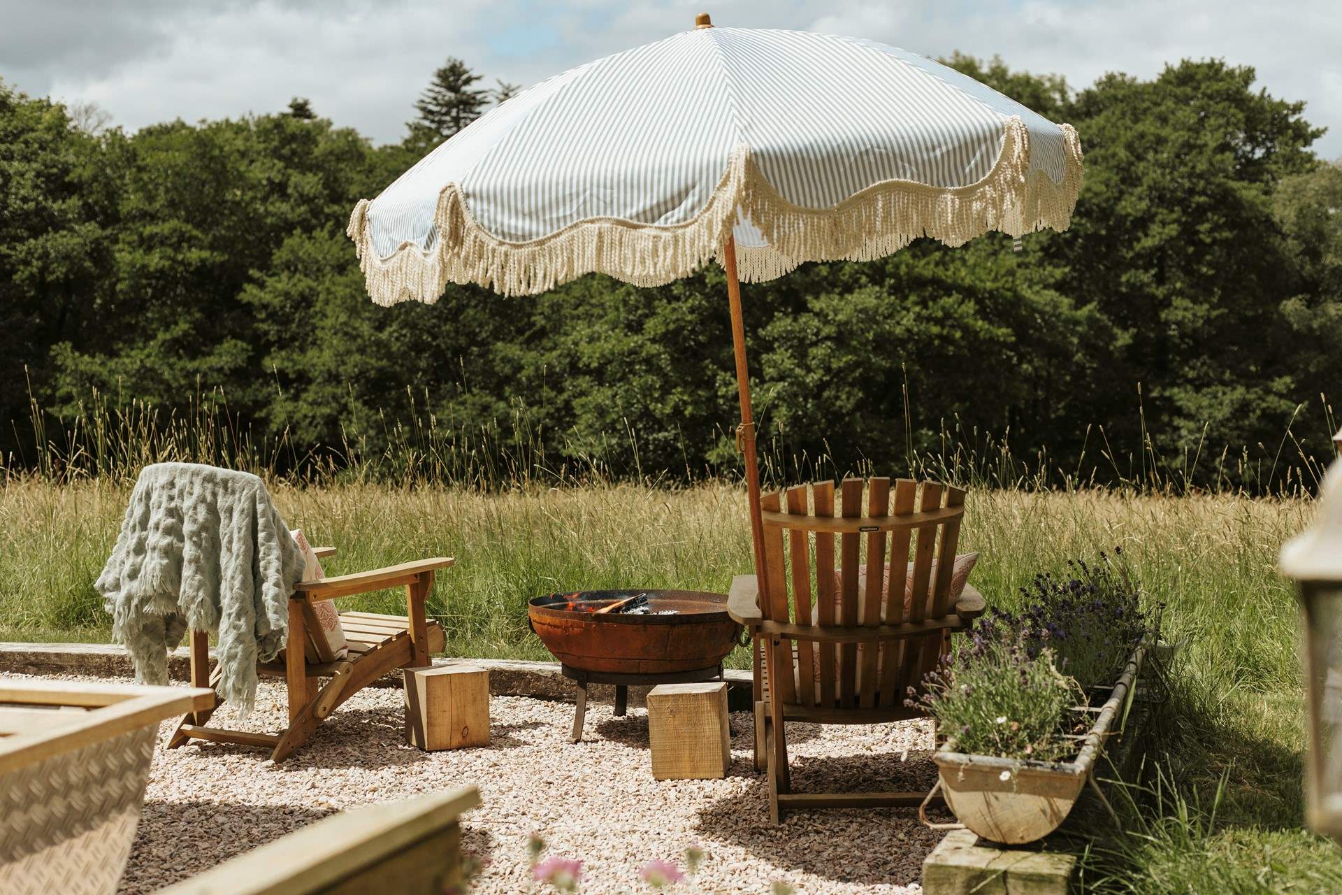 As the day draws to a close, light the fire and toast marshmallows while you wait for the moon and stars to appear. 