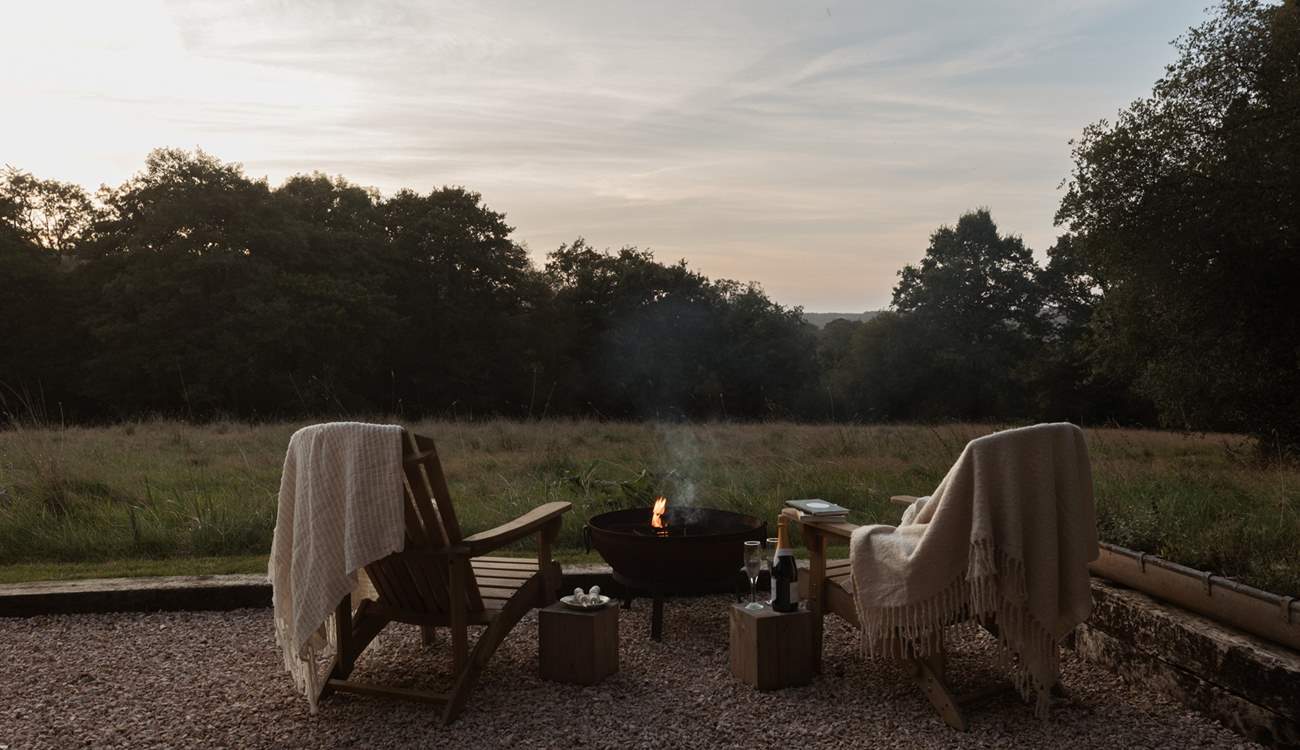 As the evening sun drops, get cosy around the fire pit. 