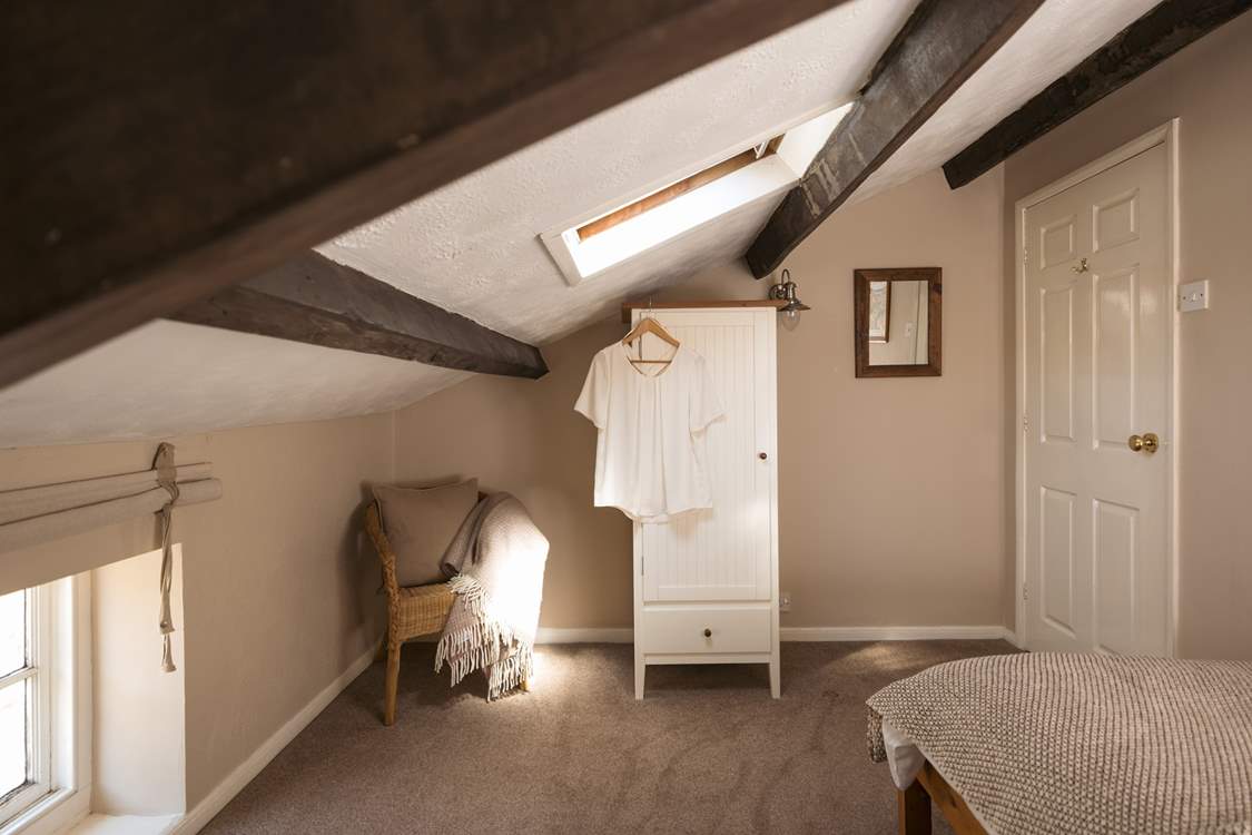 Space and light to get ready for an evening out.
