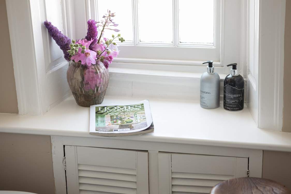 This room makes it a pleasure to get ready in the morning.