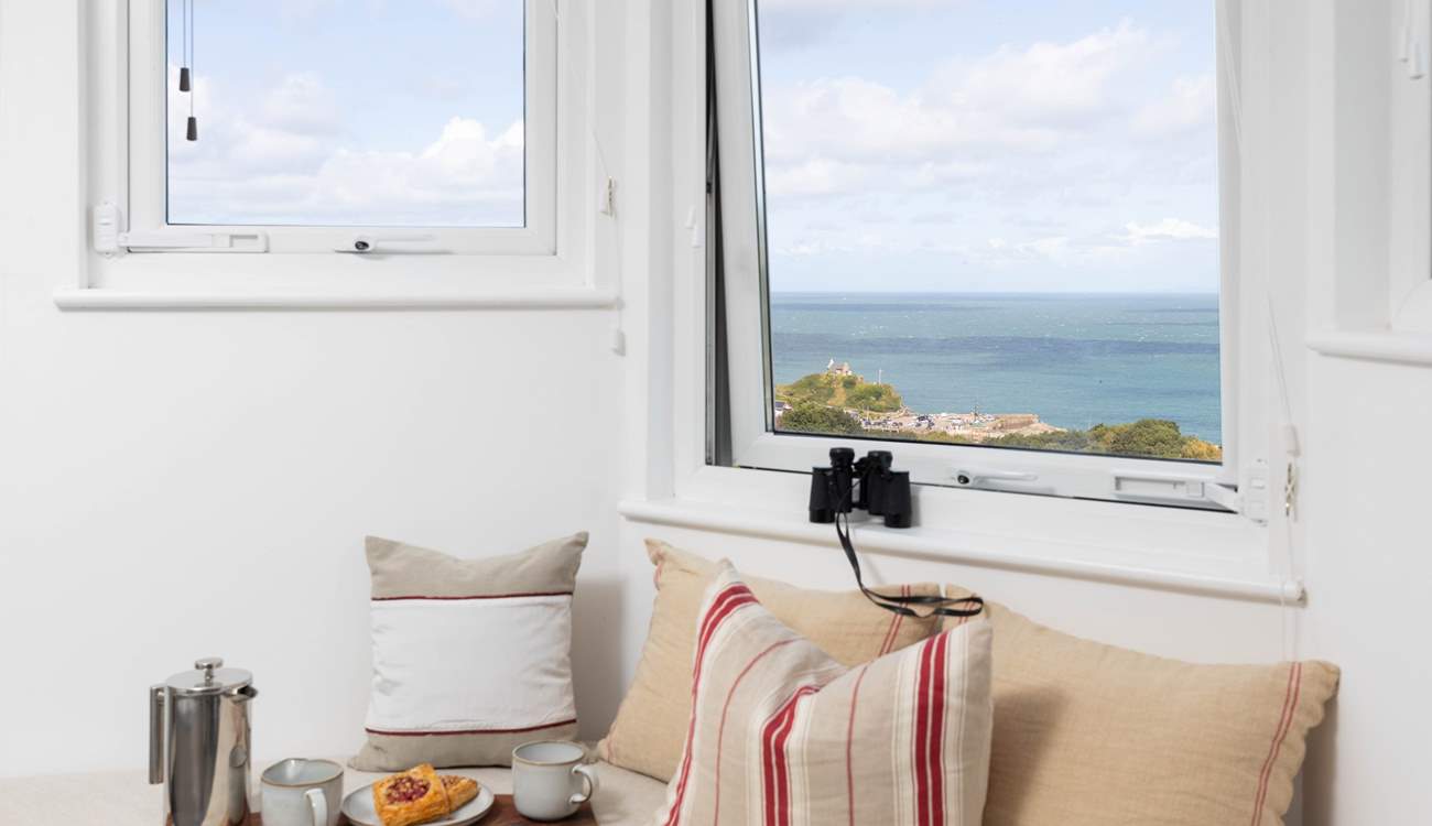 Zoom in on the view and the sea!