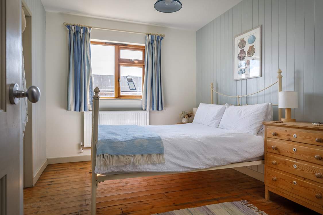 The ground floor double bedroom.