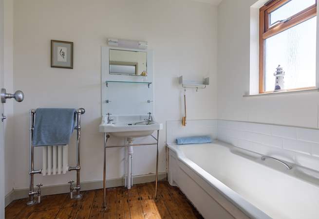 The en suite to the double bedroom (bedroom 1).