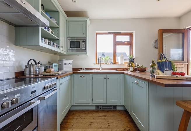 A beautiful kitchen awaits your culinary skills!