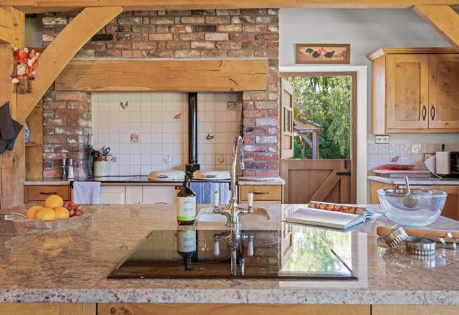 The workspace is endless, chefs will enjoy cooking up any feast in this fabulous kitchen.