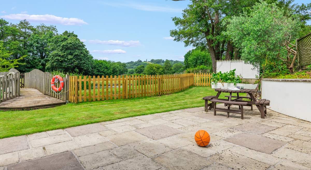 This area is also home to a basketball hoop.