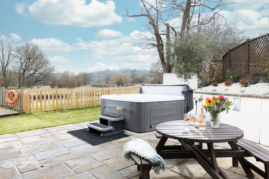 Enjoy your surroundings from the bubbling hot tub after a busy day of exploring - bliss!