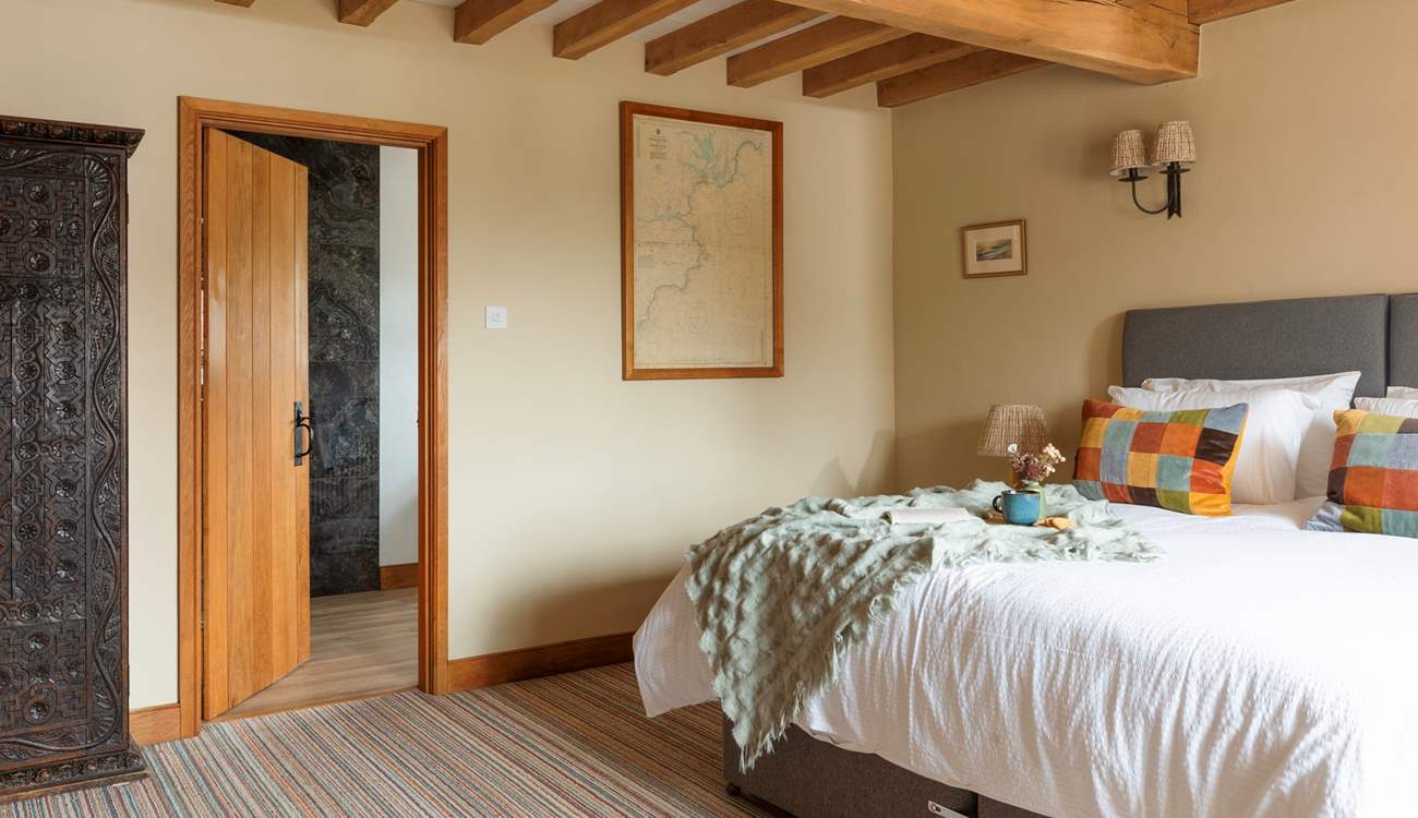 Peeking into the en suite shower-room from bedroom 7.