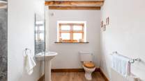 Another view of the en suite for bedroom 7.